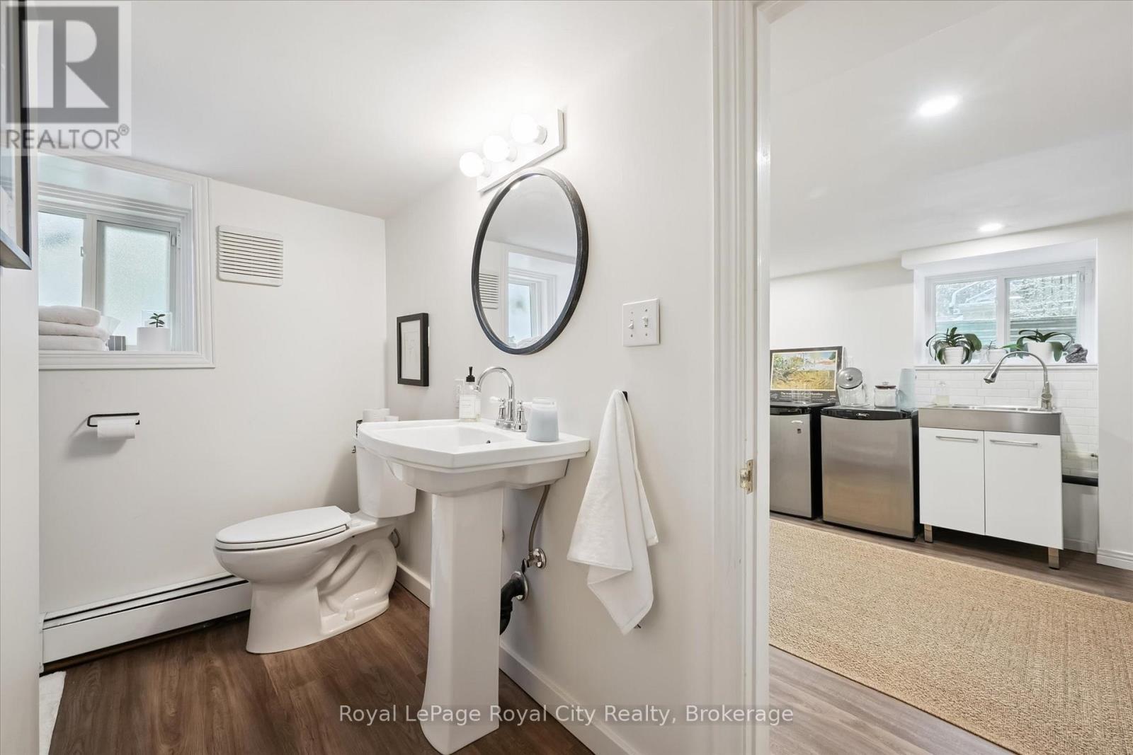 












16 OXFORD STREET

,
Guelph (Downtown),




Ontario
N1H2M3

