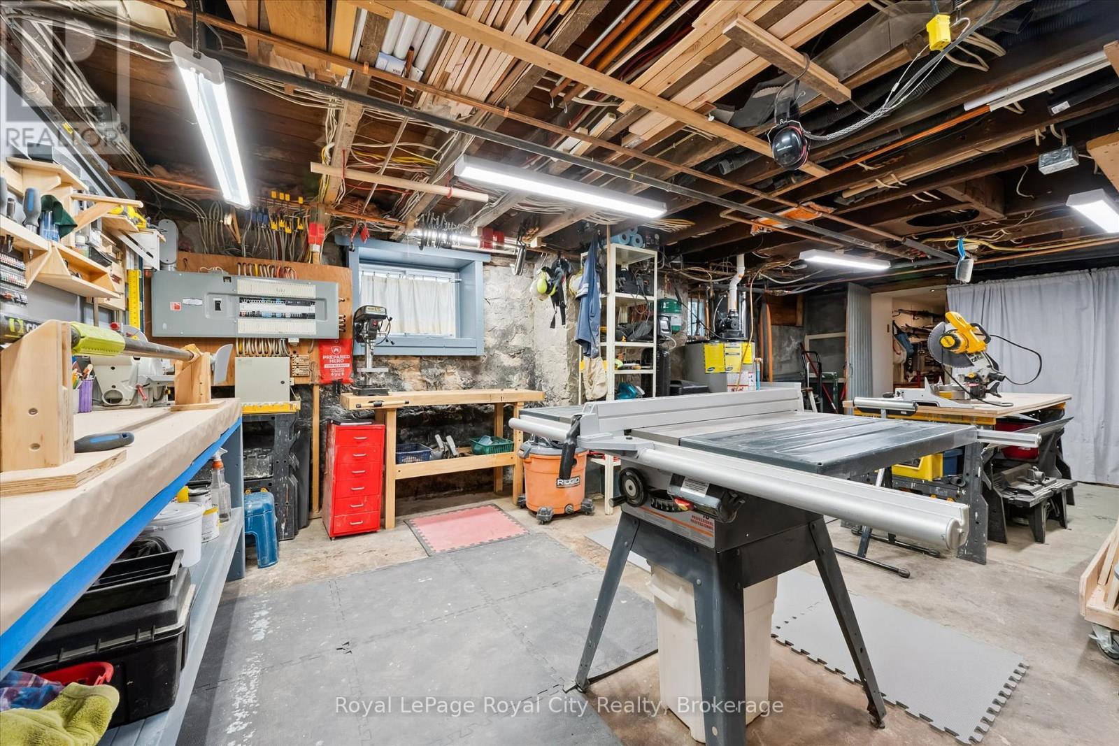 












16 OXFORD STREET

,
Guelph (Downtown),




Ontario
N1H2M3

