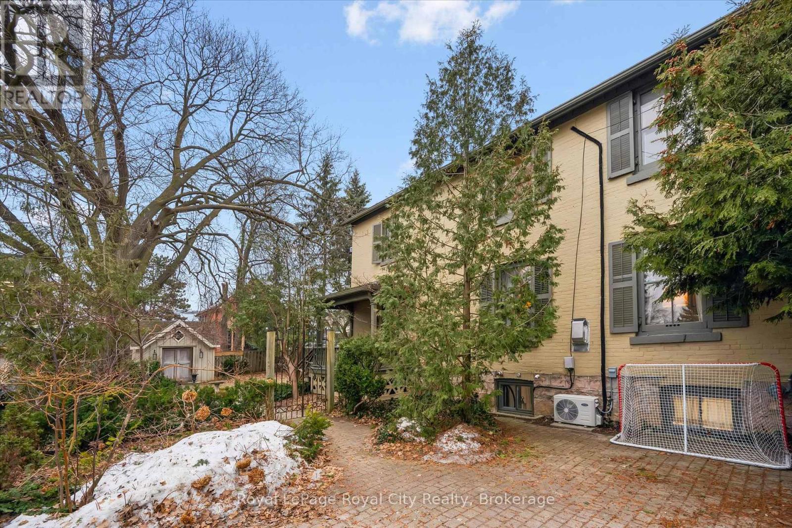 












16 OXFORD STREET

,
Guelph (Downtown),




Ontario
N1H2M3

