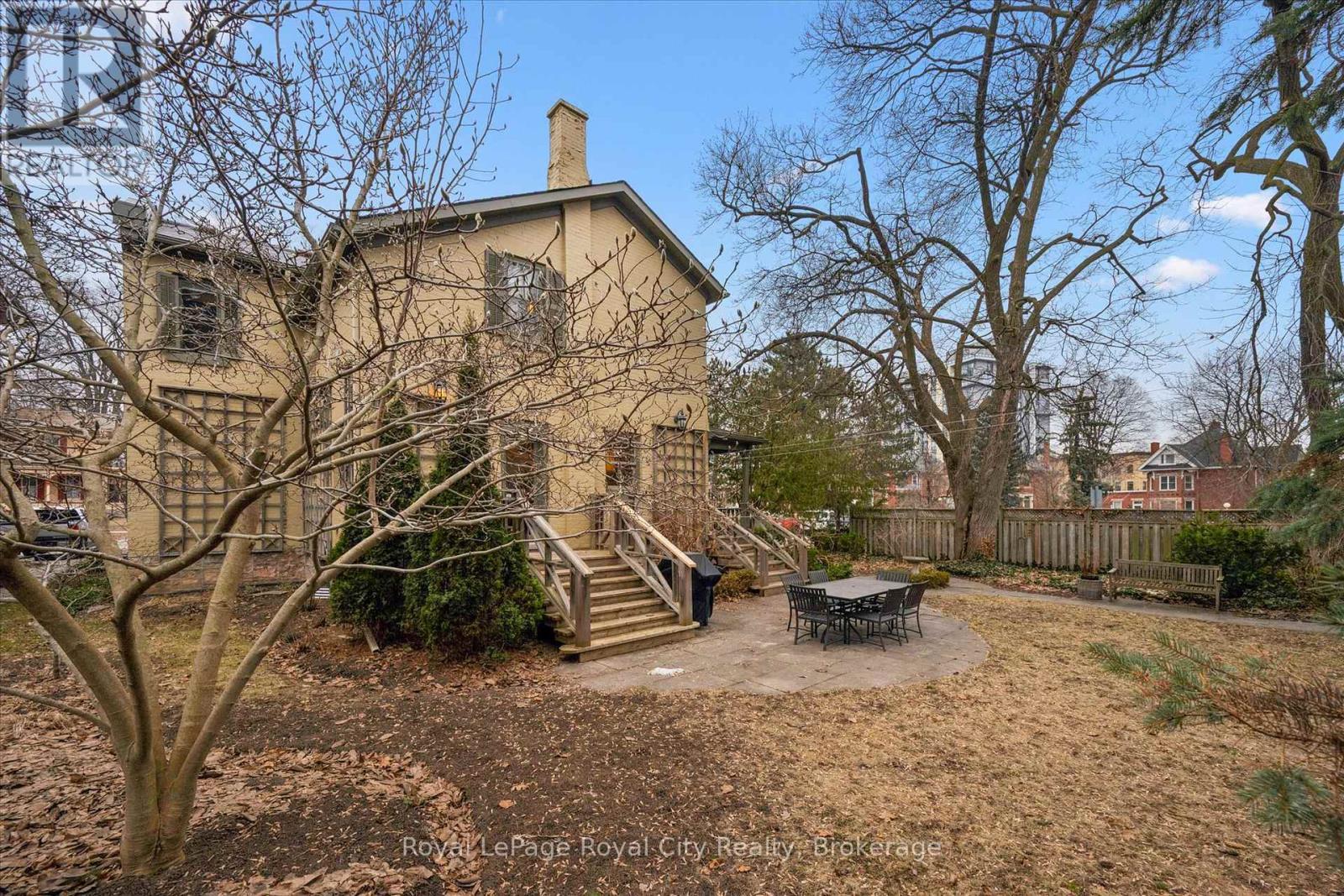 












16 OXFORD STREET

,
Guelph (Downtown),




Ontario
N1H2M3

