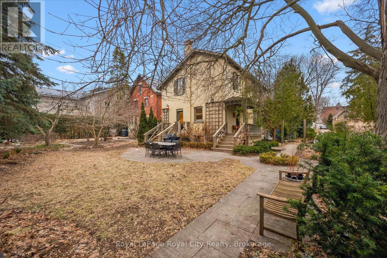 












16 OXFORD STREET

,
Guelph (Downtown),




Ontario
N1H2M3

