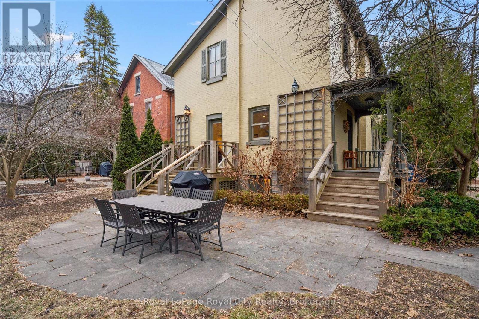 












16 OXFORD STREET

,
Guelph (Downtown),




Ontario
N1H2M3

