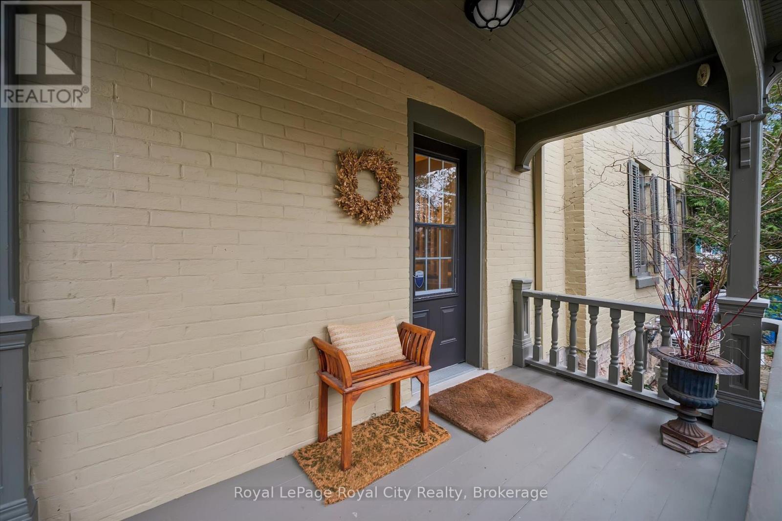 












16 OXFORD STREET

,
Guelph (Downtown),




Ontario
N1H2M3

