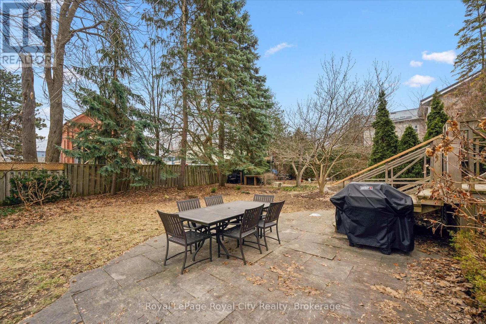 












16 OXFORD STREET

,
Guelph (Downtown),




Ontario
N1H2M3

