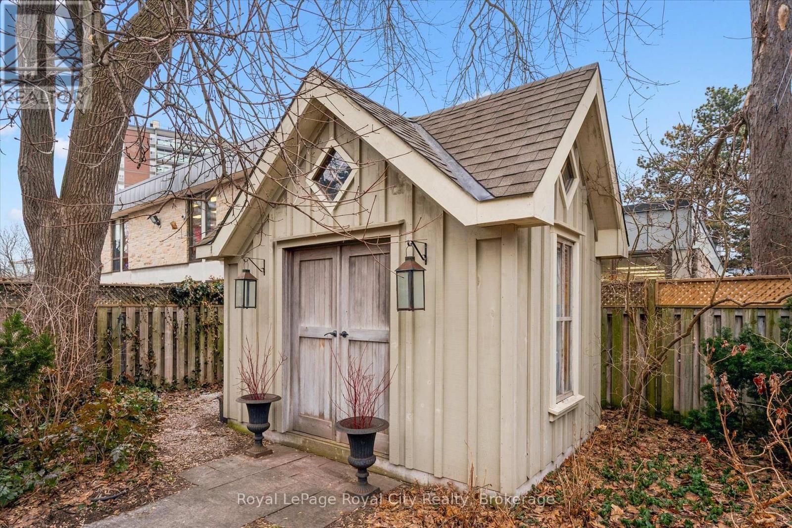 












16 OXFORD STREET

,
Guelph (Downtown),




Ontario
N1H2M3

