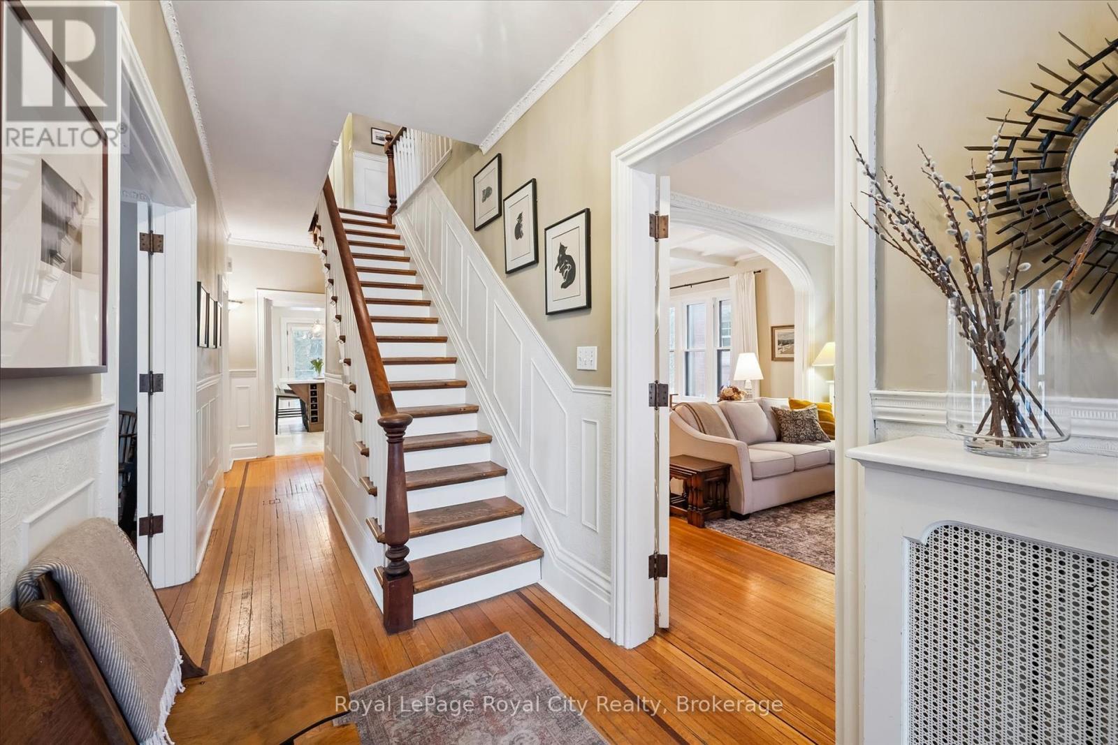 












16 OXFORD STREET

,
Guelph (Downtown),




Ontario
N1H2M3

