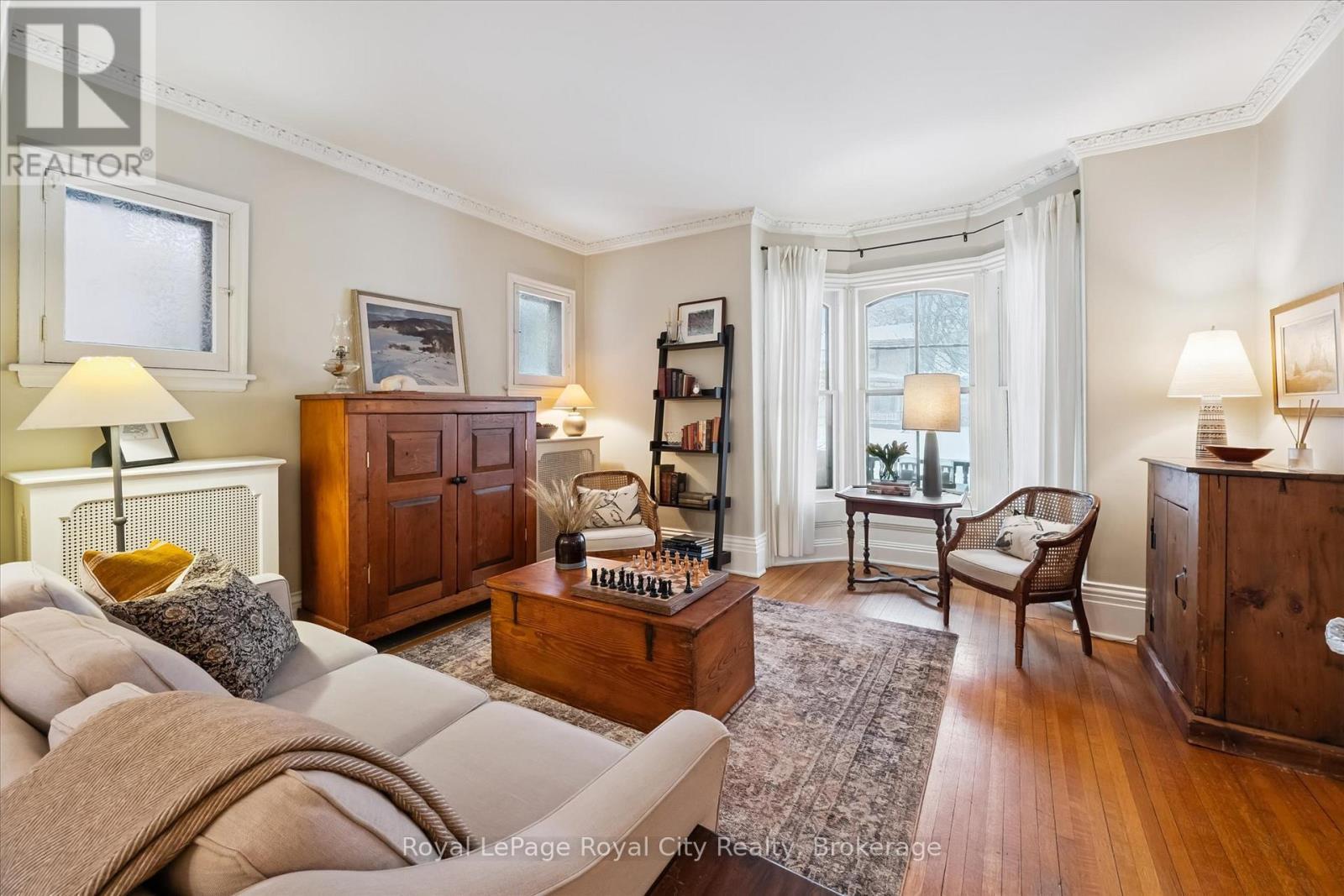 












16 OXFORD STREET

,
Guelph (Downtown),




Ontario
N1H2M3

