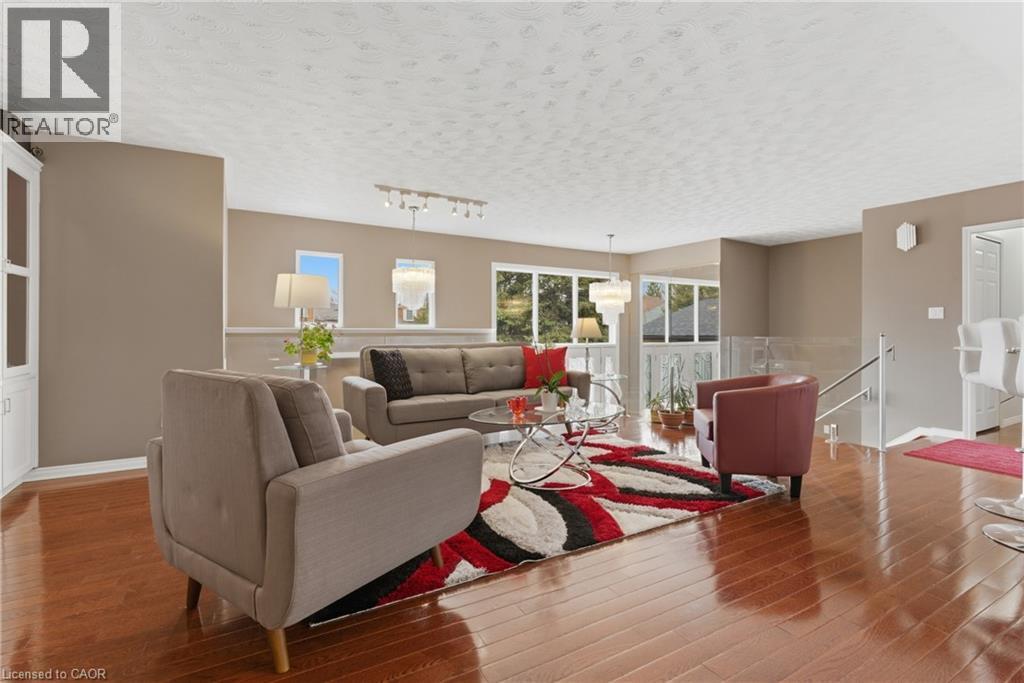 












833 BRIGADOON Drive

,
Hamilton,




Ontario
L9C7P2

