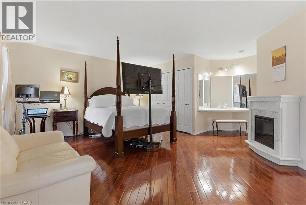 












833 BRIGADOON Drive

,
Hamilton,




Ontario
L9C7P2

