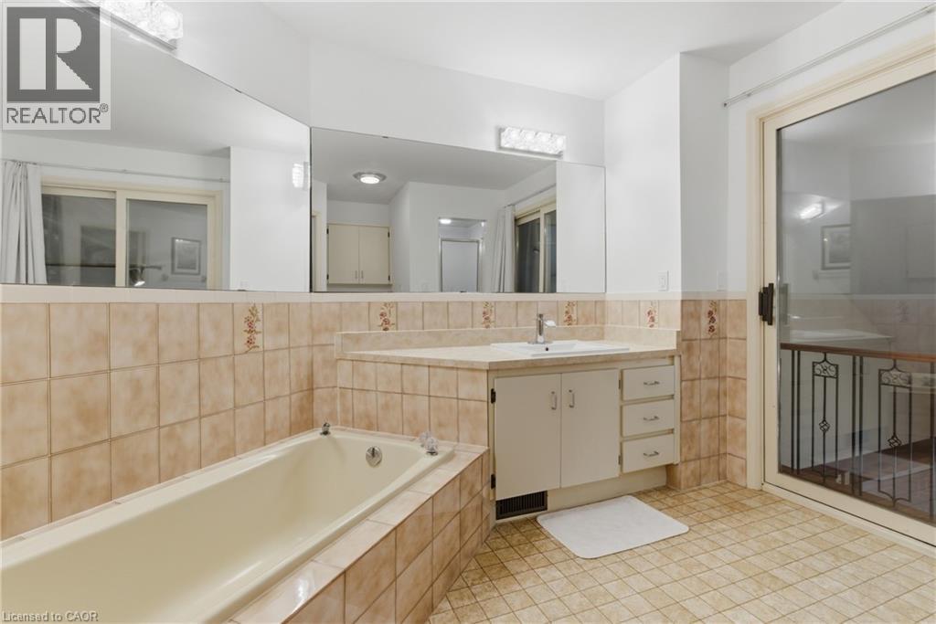 












833 BRIGADOON Drive

,
Hamilton,




Ontario
L9C7P2

