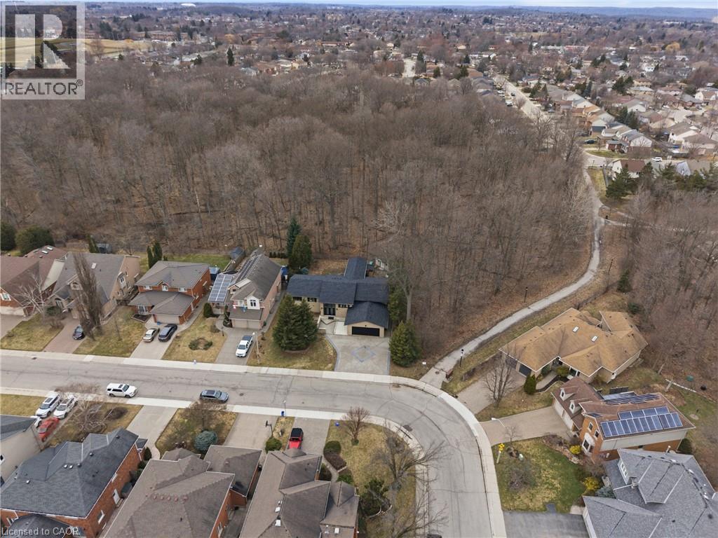 












833 BRIGADOON Drive

,
Hamilton,




Ontario
L9C7P2

