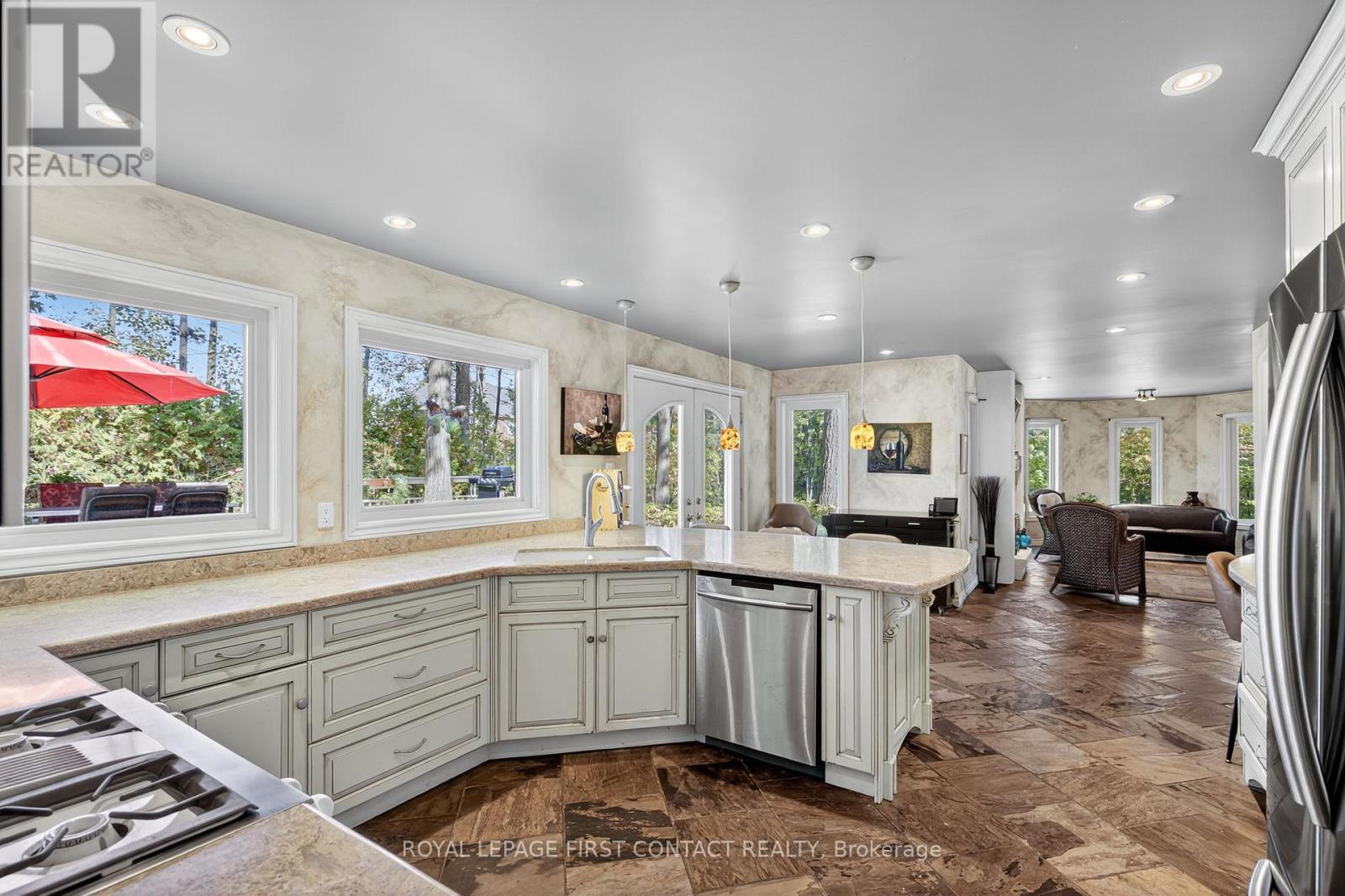 












26 EDGECOMBE TERRACE

,
Springwater,




Ontario
L9X0S2

