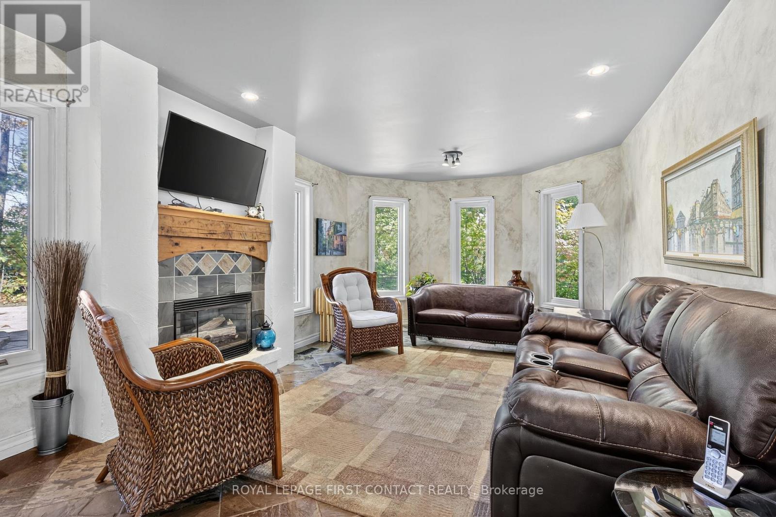 












26 EDGECOMBE TERRACE

,
Springwater,




Ontario
L9X0S2

