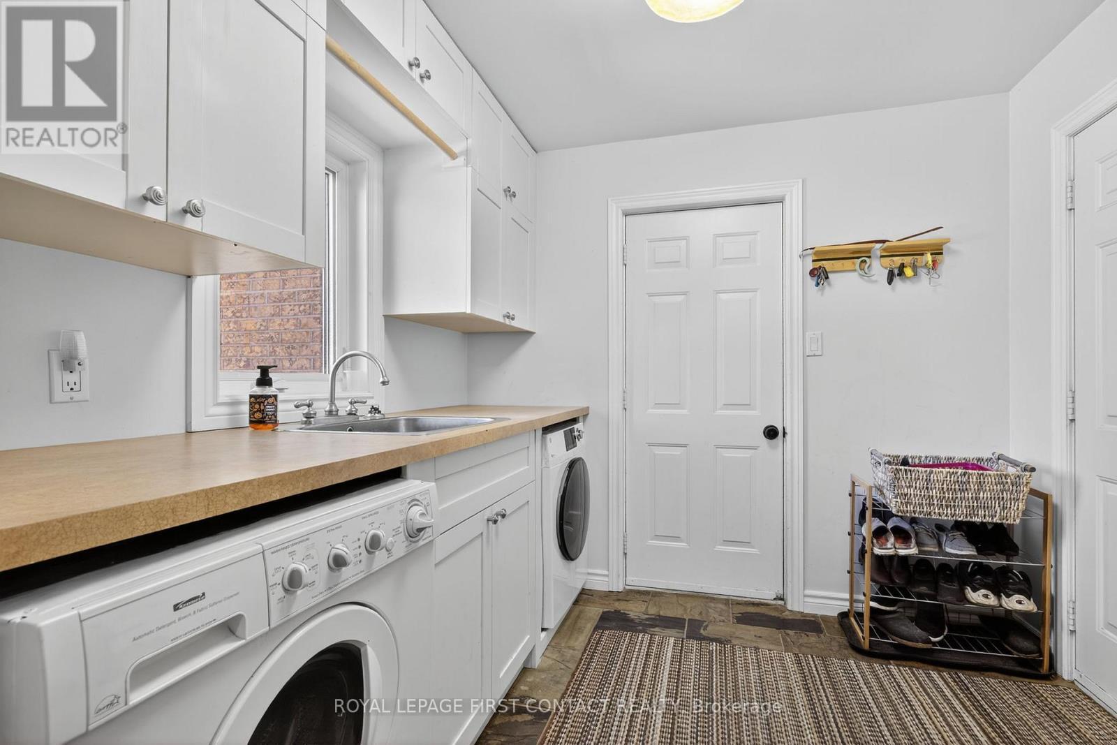 












26 EDGECOMBE TERRACE

,
Springwater,




Ontario
L9X0S2


