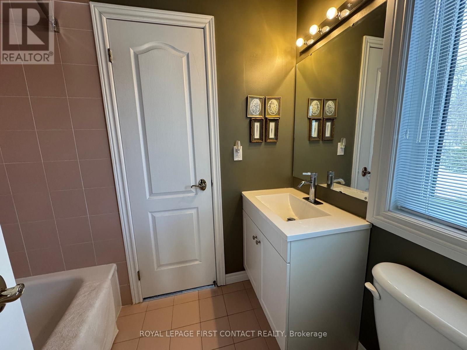 












26 EDGECOMBE TERRACE

,
Springwater,




Ontario
L9X0S2

