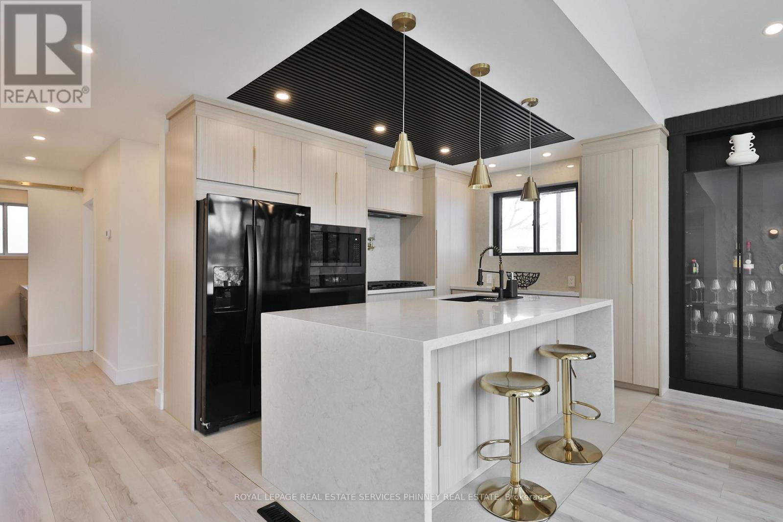 












75 RANGOON ROAD

,
Toronto,




Ontario
M9C4N8

