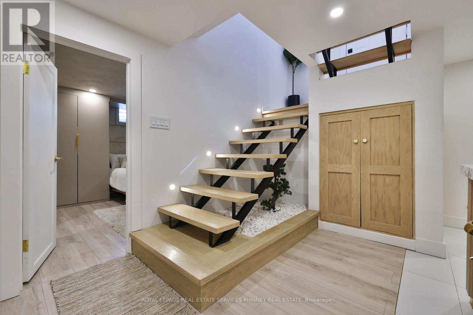 












75 RANGOON ROAD

,
Toronto,




Ontario
M9C4N8

