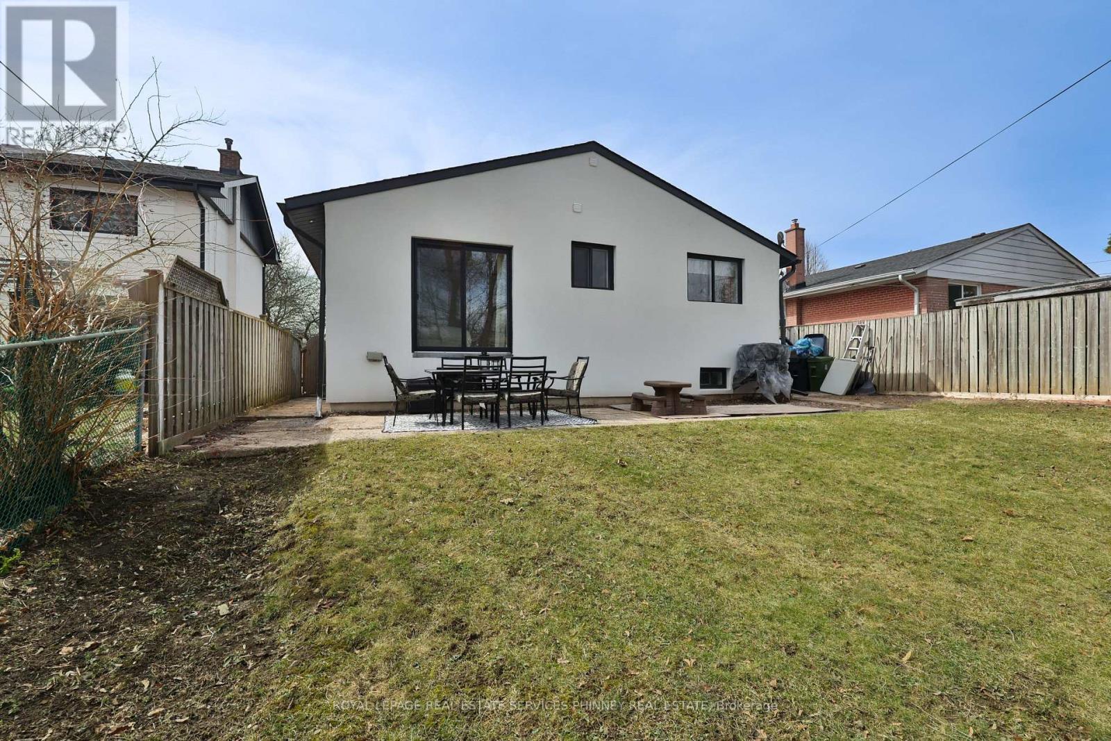 












75 RANGOON ROAD

,
Toronto,




Ontario
M9C4N8

