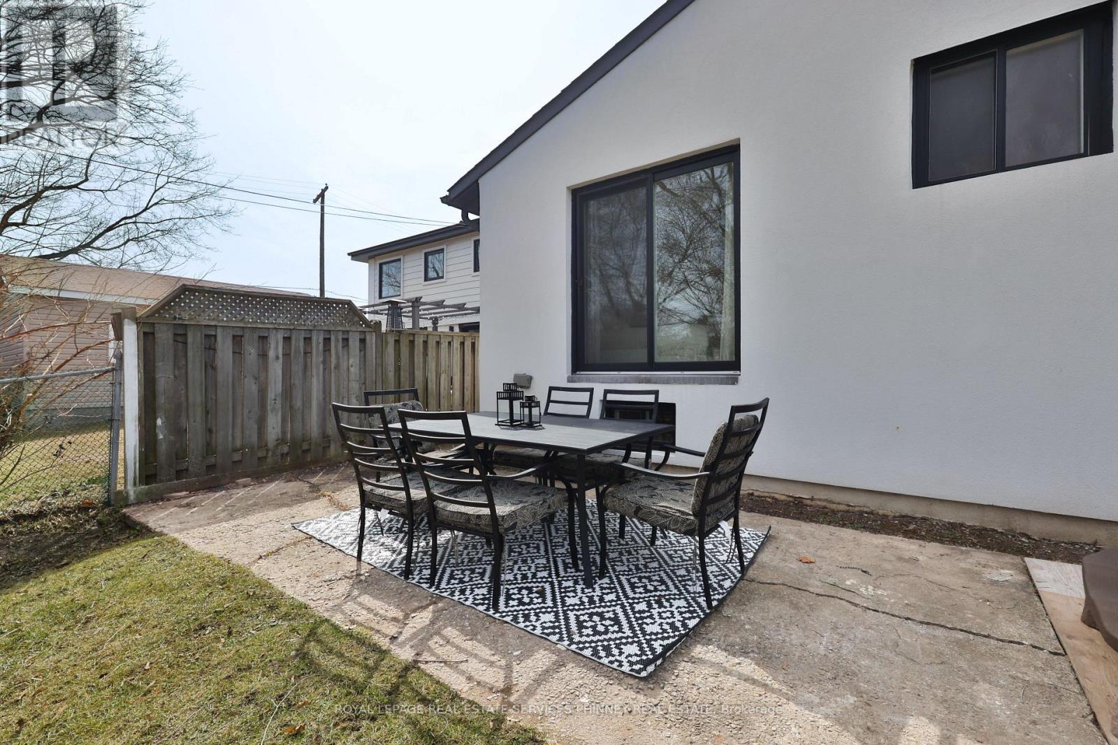 












75 RANGOON ROAD

,
Toronto,




Ontario
M9C4N8


