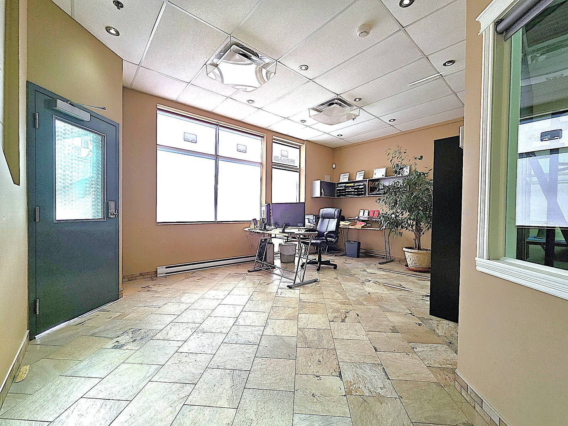 









575


Boul. du Curé-Boivin

, 101,
Boisbriand,




QC
J7G2A8

