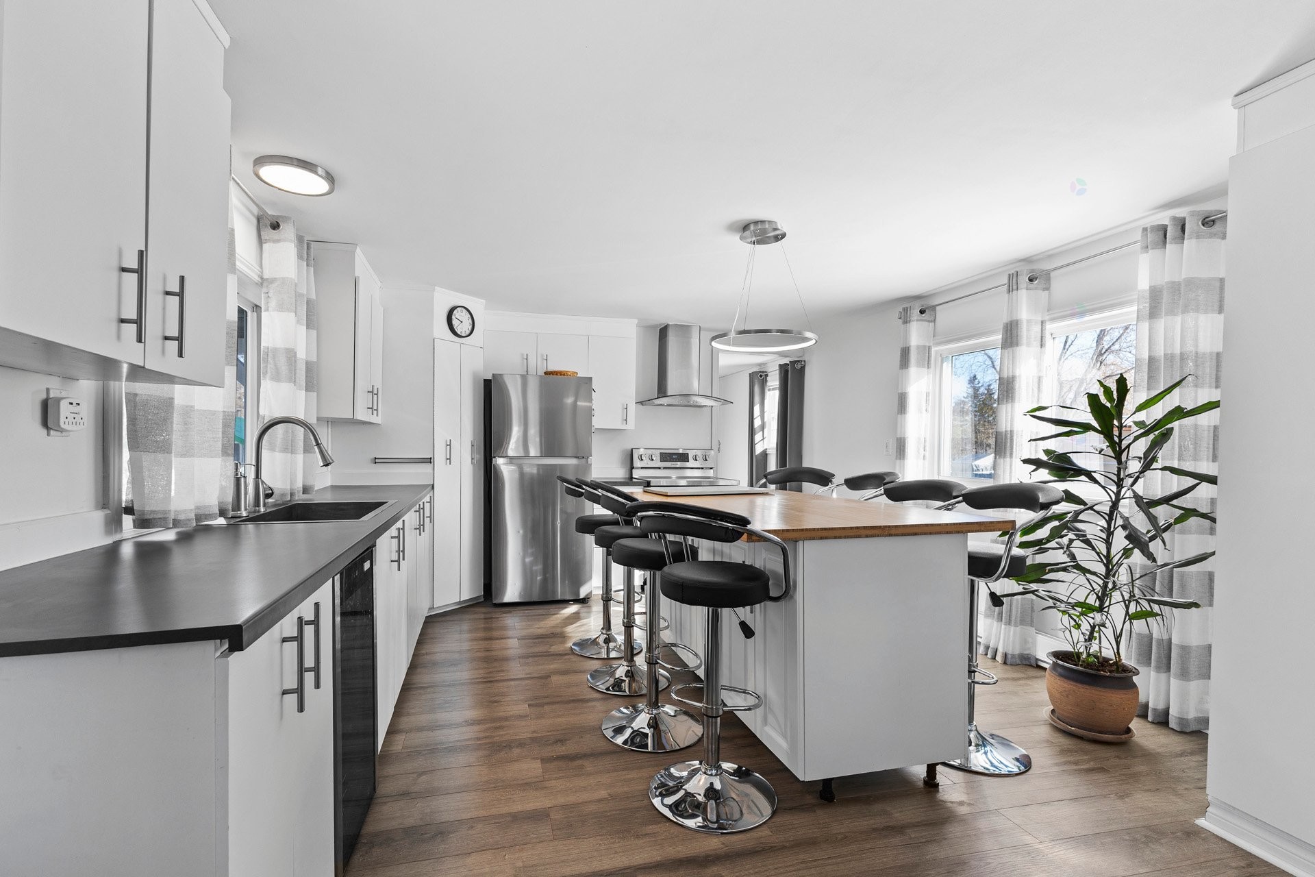 









41


Rue André

,
Saint-Clet,




QC
J0P1S0

