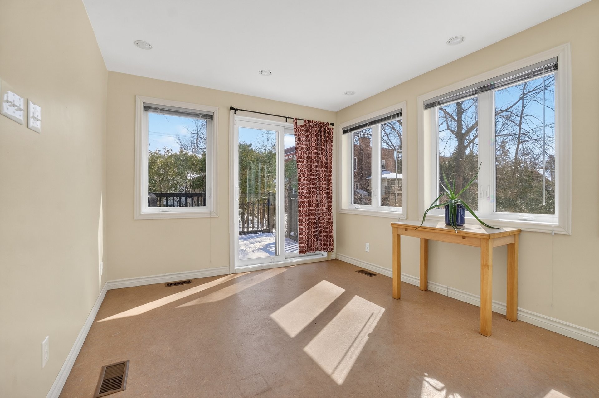 









71


Av. Edison

,
Saint-Lambert,




QC
J4R2P3

