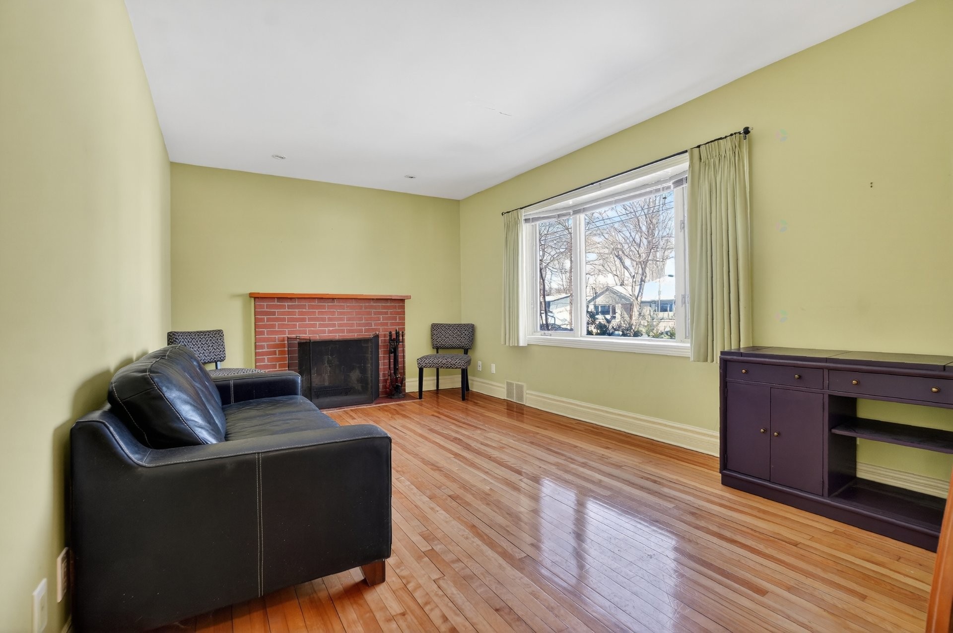 









71


Av. Edison

,
Saint-Lambert,




QC
J4R2P3

