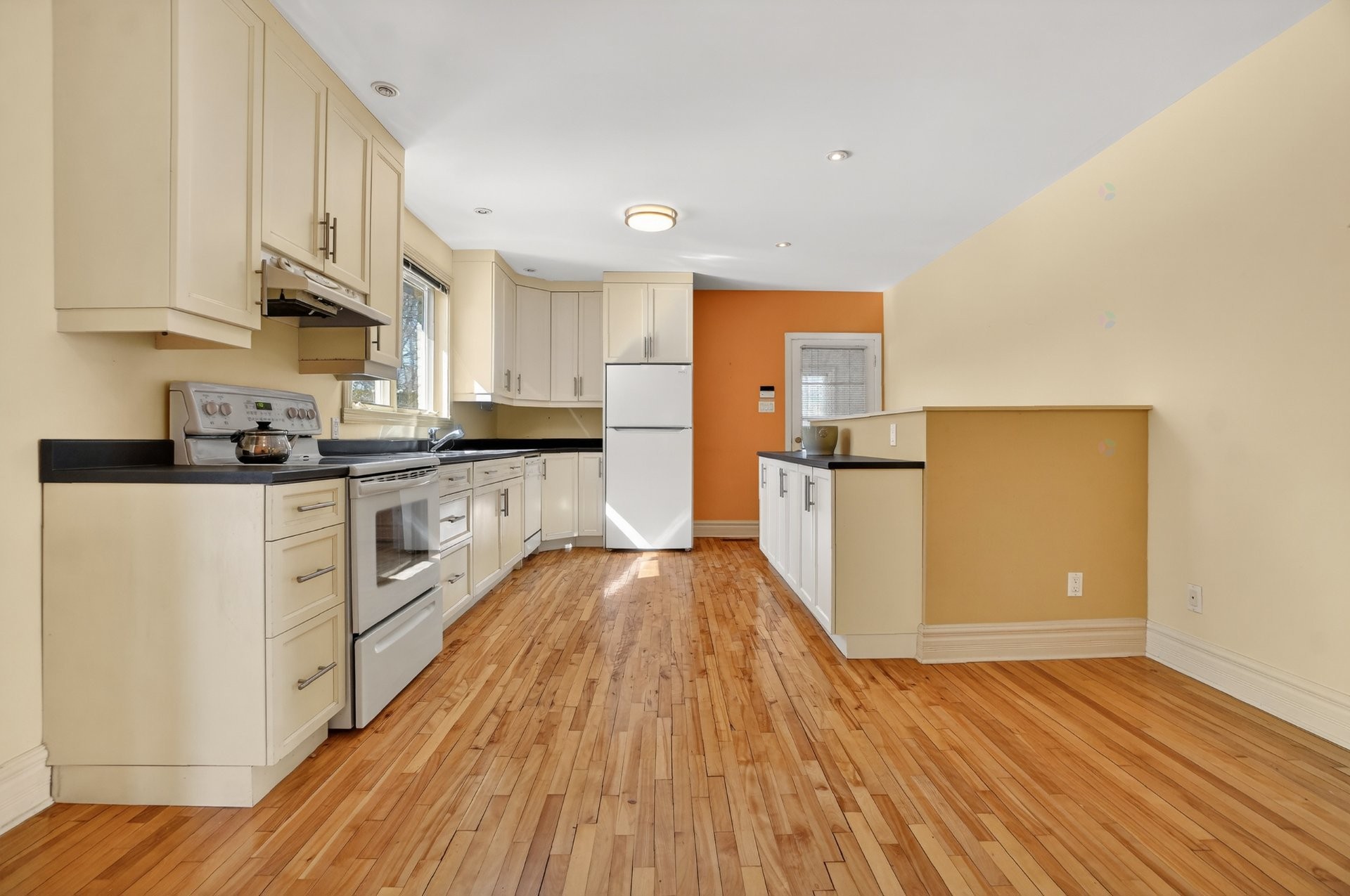 









71


Av. Edison

,
Saint-Lambert,




QC
J4R2P3

