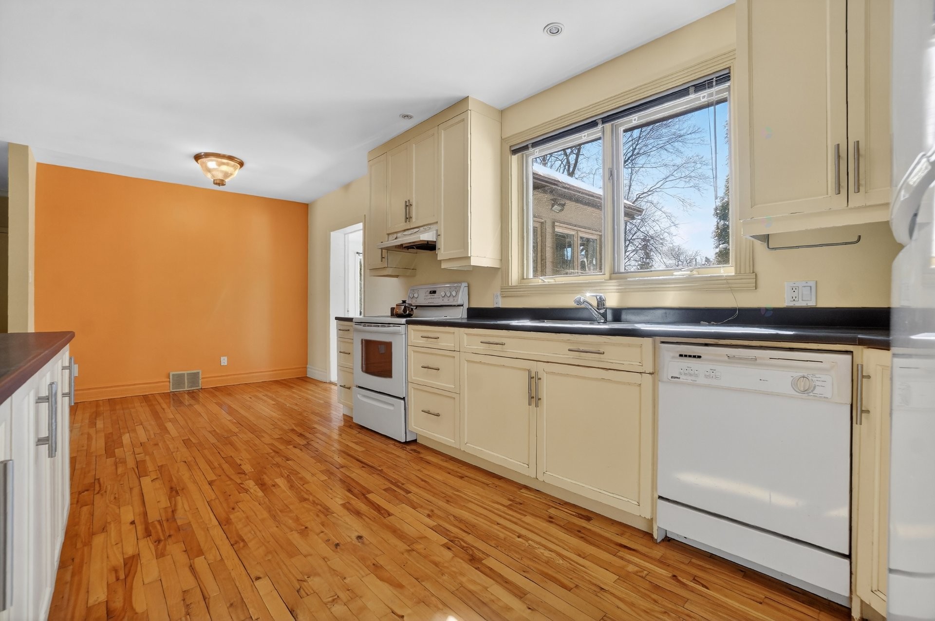 









71


Av. Edison

,
Saint-Lambert,




QC
J4R2P3

