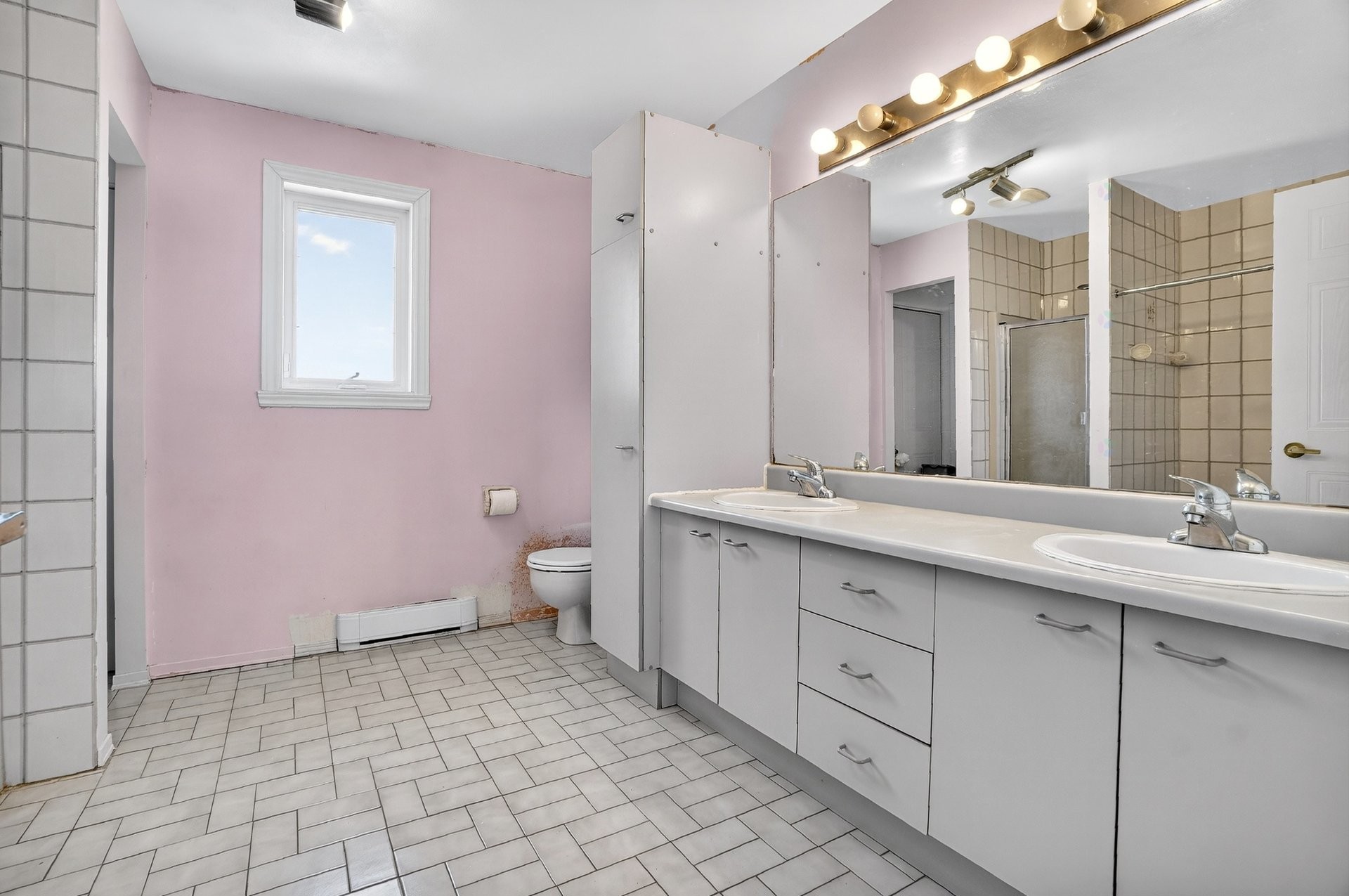 









1015


Crois. Savard

,
Brossard,




QC
J4X1X9

