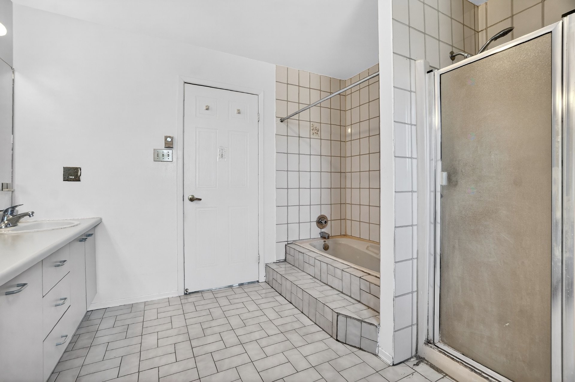 









1015


Crois. Savard

,
Brossard,




QC
J4X1X9

