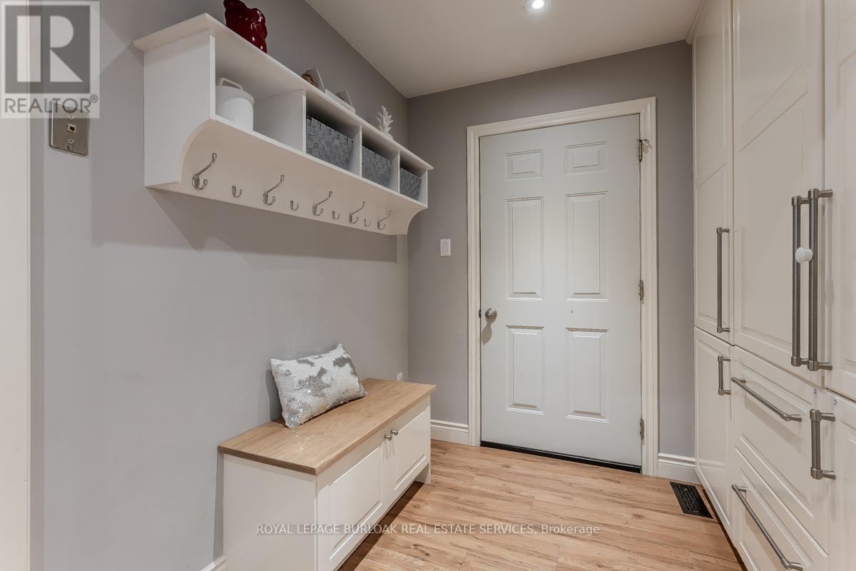 












2360 CAVENDISH DRIVE

,
Burlington,




Ontario
L7P3B4

