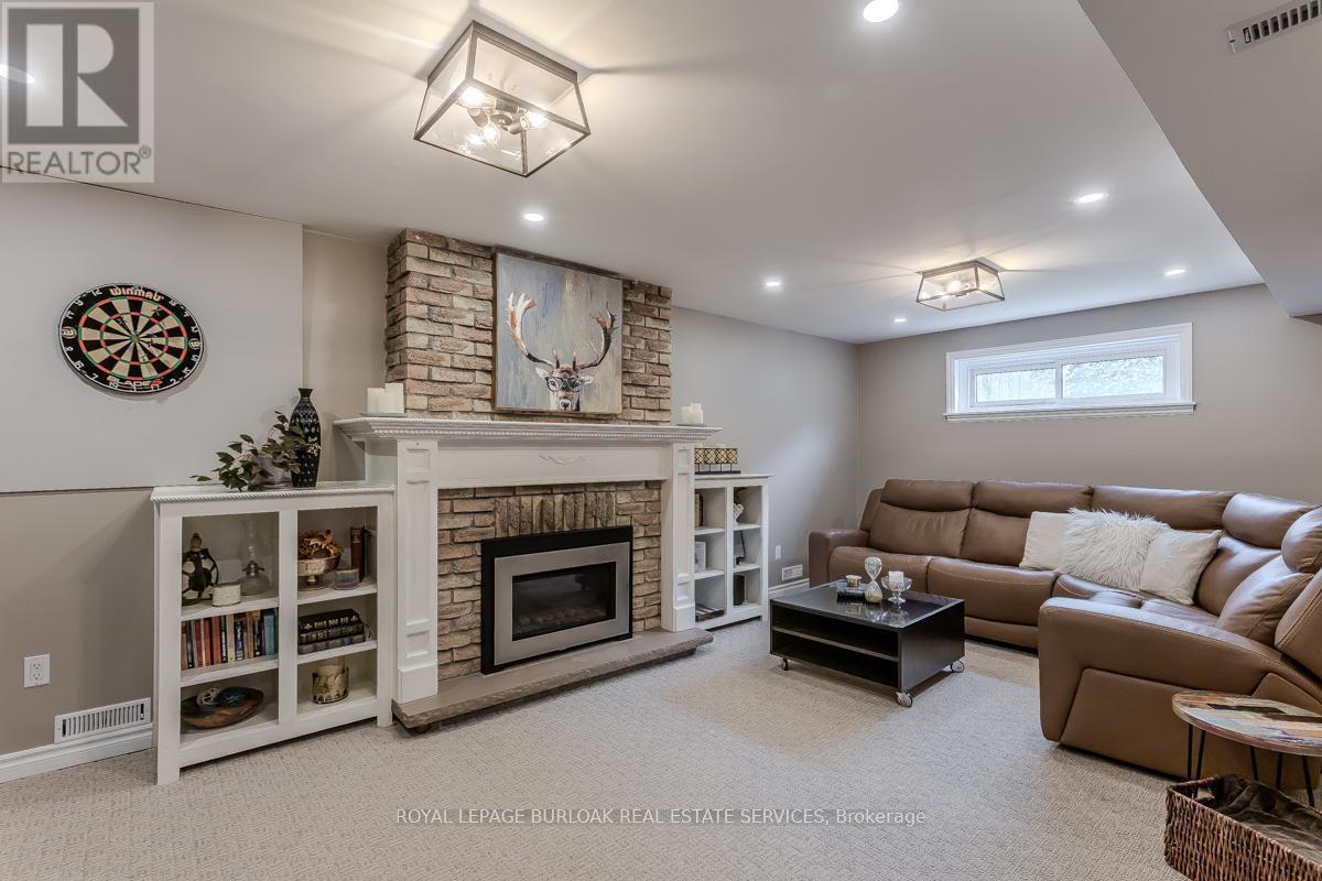 












2360 CAVENDISH DRIVE

,
Burlington,




Ontario
L7P3B4

