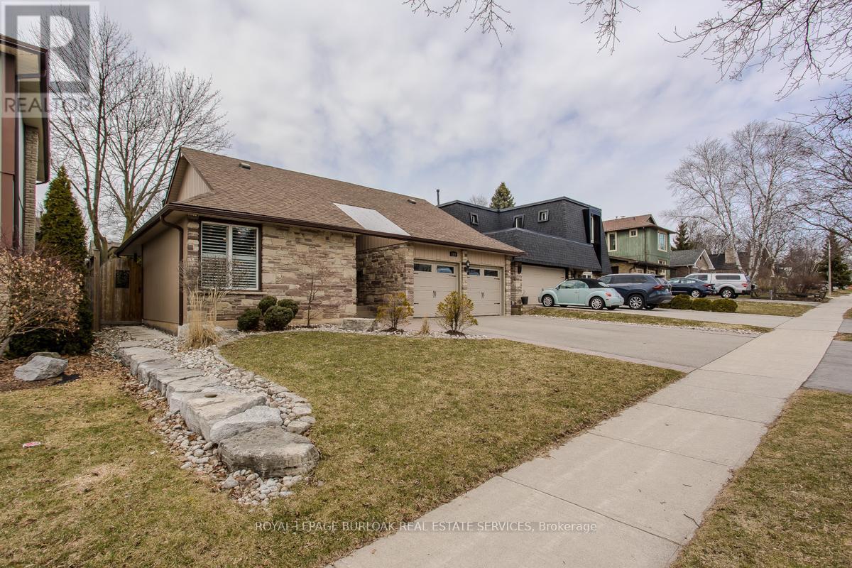 












2360 CAVENDISH DRIVE

,
Burlington,




Ontario
L7P3B4

