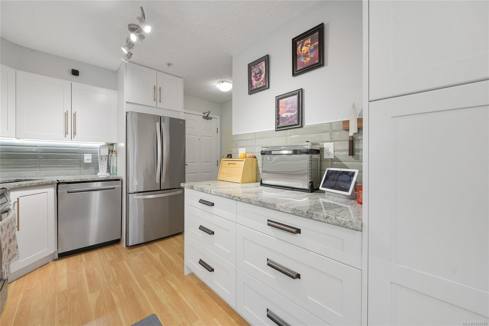 









383


Wale

Rd, 102,
Colwood,




BC
V9B 2P9

