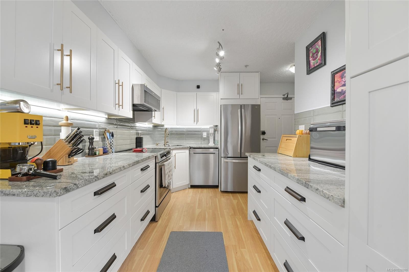 









383


Wale

Rd, 102,
Colwood,




BC
V9B 2P9

