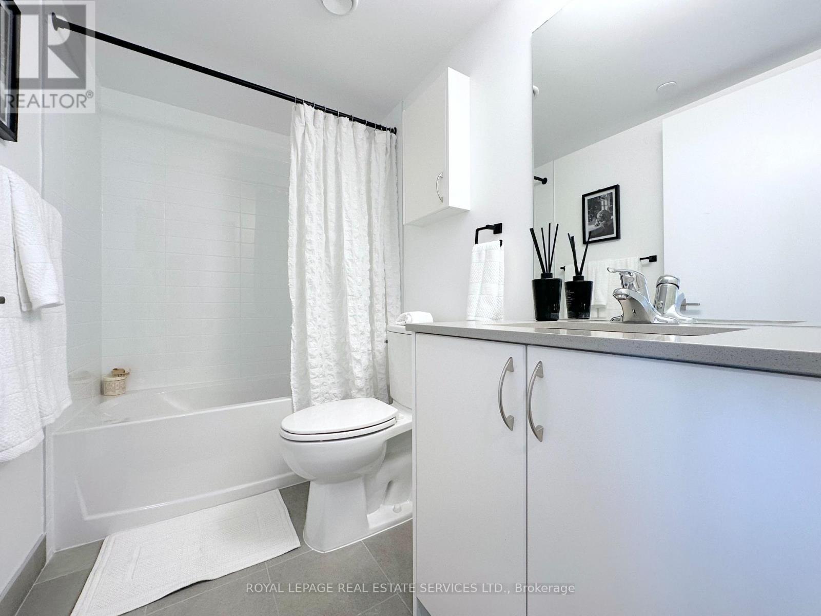 












323 - 25 KITNEY DRIVE

,
Ajax,




Ontario
L1S4S4

