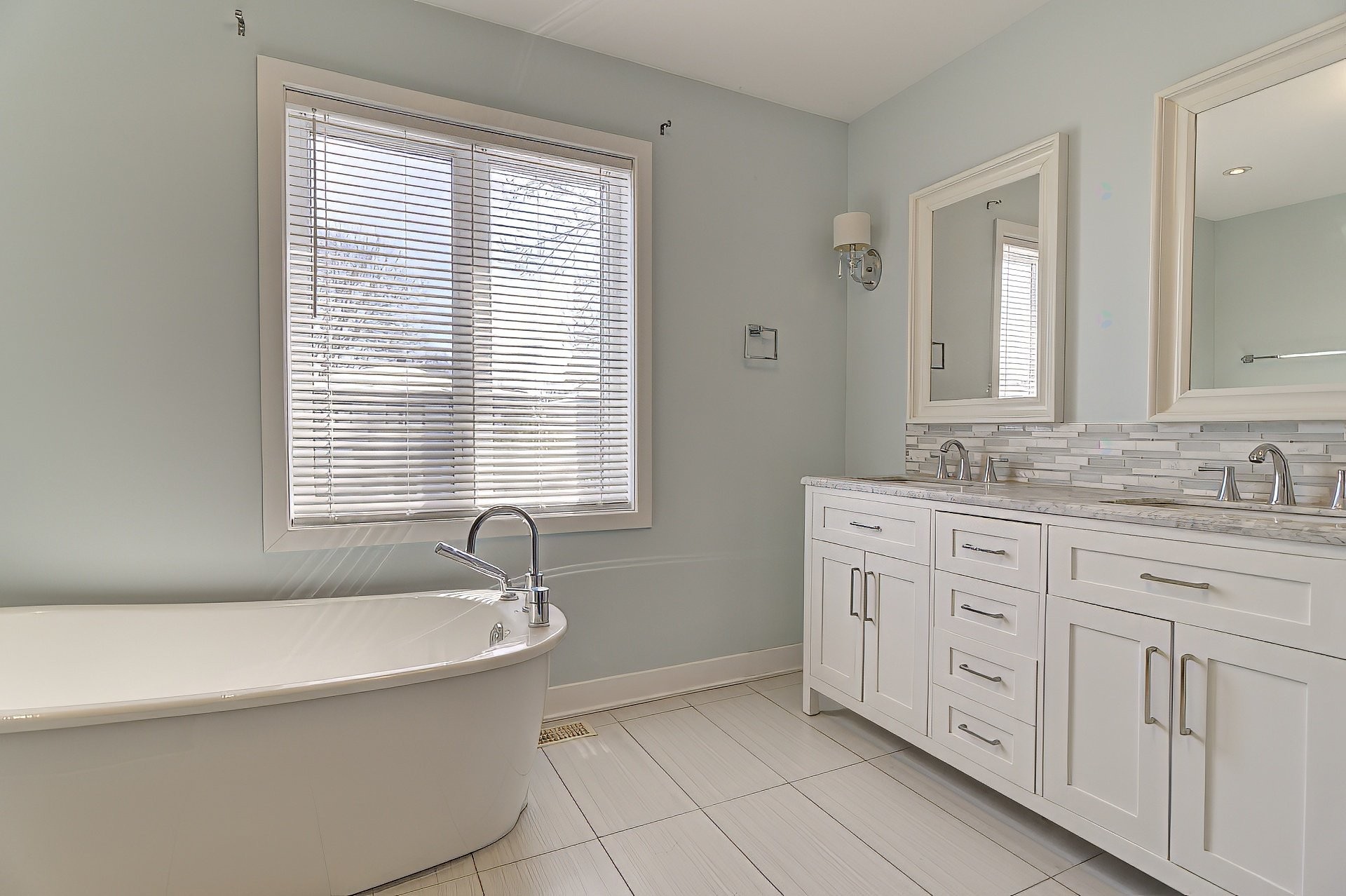 









3645


Rue Orléans

,
Brossard,




QC
J4Y2M1

