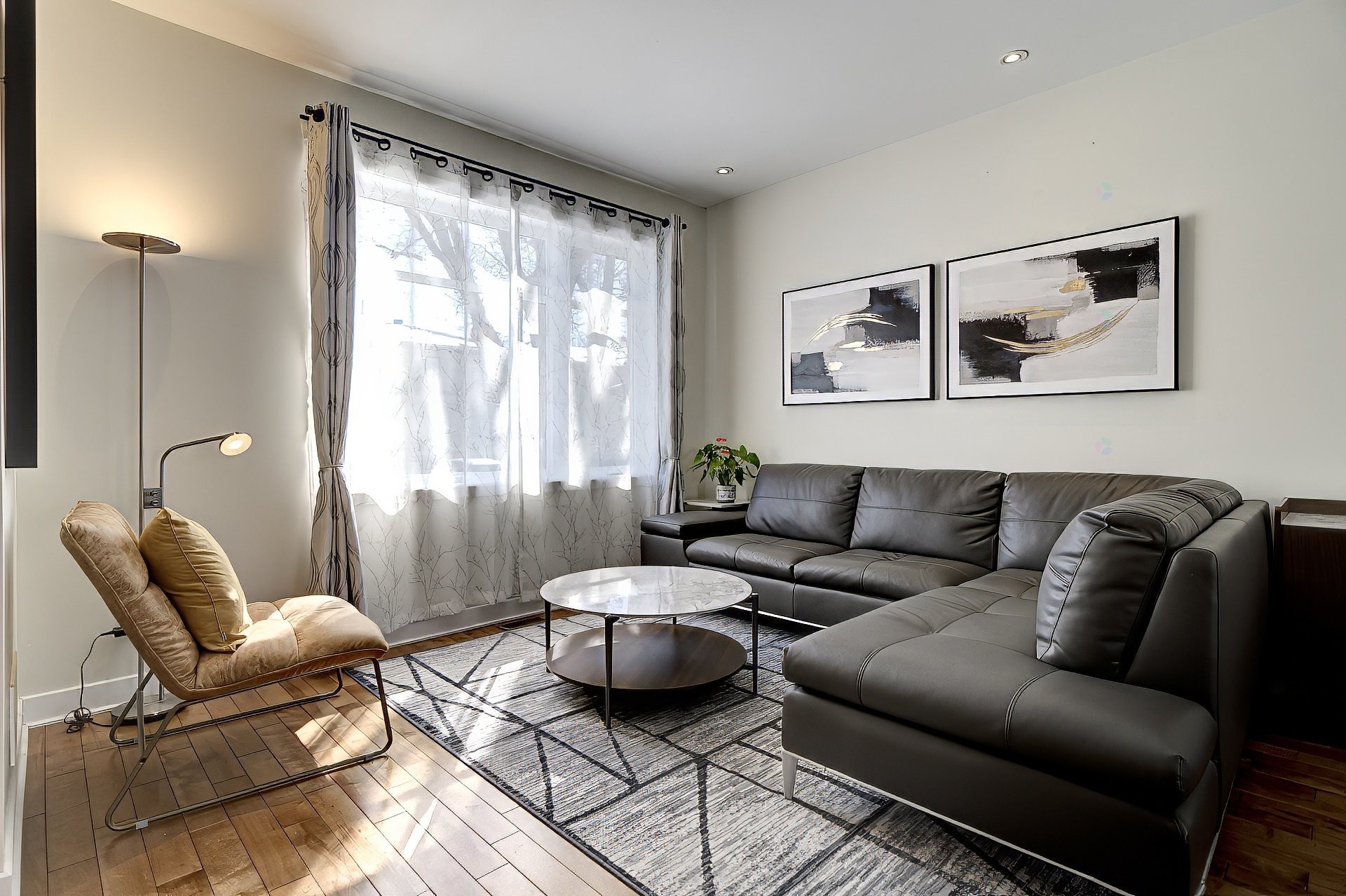 









3645


Rue Orléans

,
Brossard,




QC
J4Y2M1

