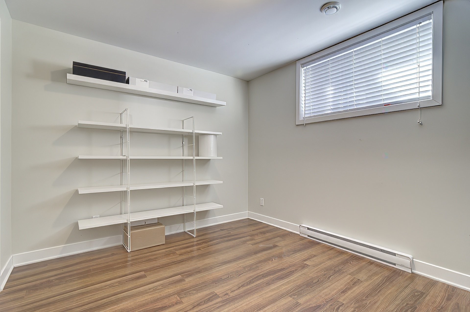 









3645


Rue Orléans

,
Brossard,




QC
J4Y2M1

