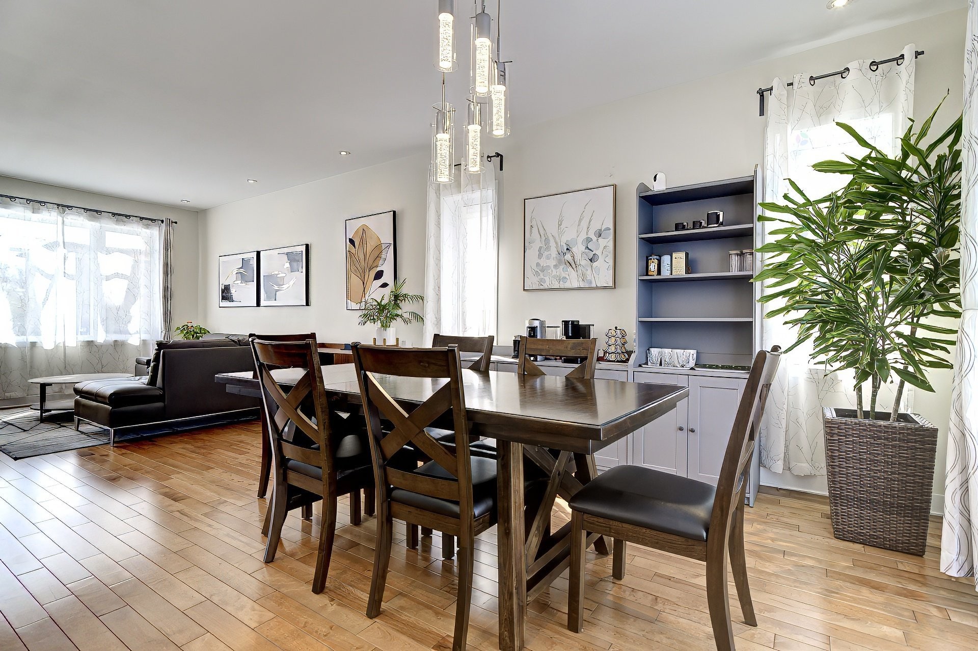 









3645


Rue Orléans

,
Brossard,




QC
J4Y2M1

