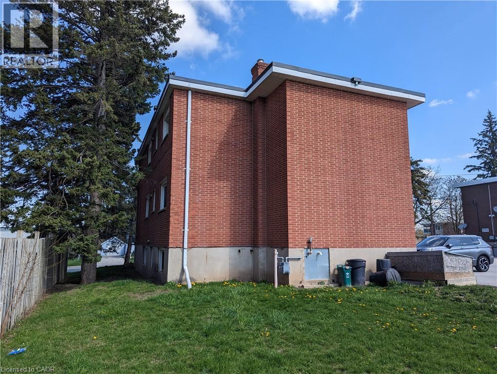 












351 HOFFMAN Street

,
Kitchener,




Ontario
N2M3N5

