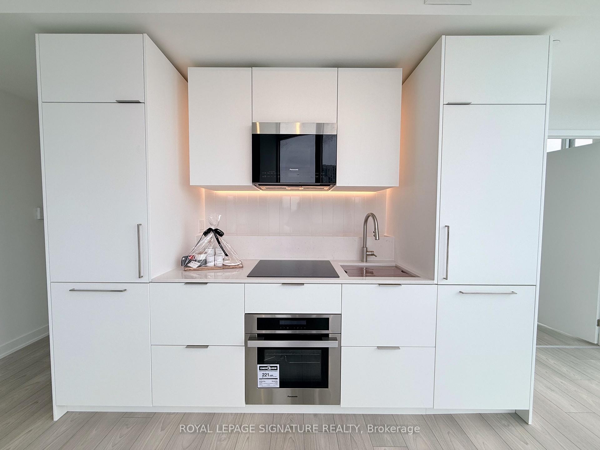 









1


Fairview

Road, 1309,
Mississauga,




ON
L5A 0B4

