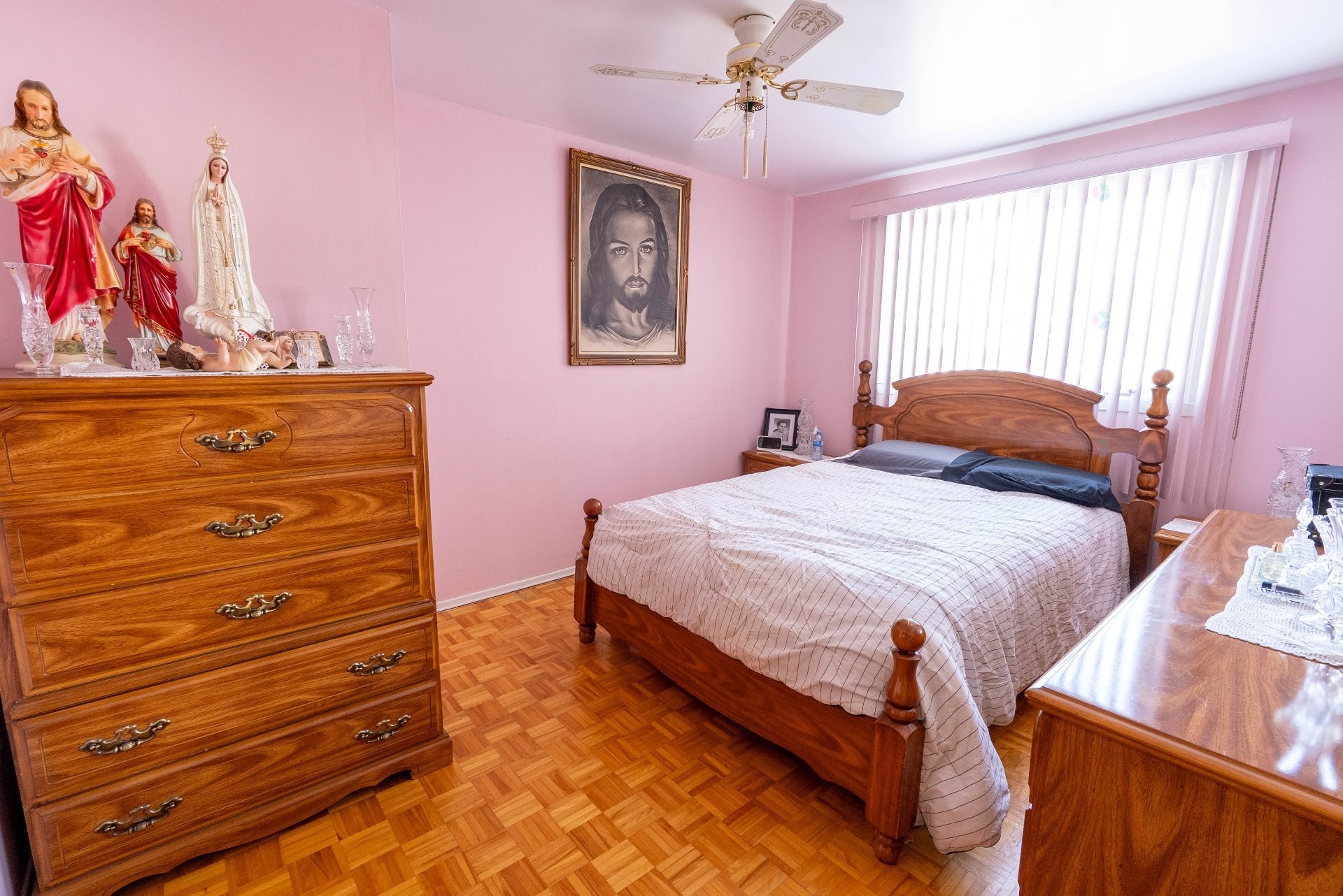 









3876


Rue Nicole

,
Laval (Fabreville),




QC
H7P1L1

