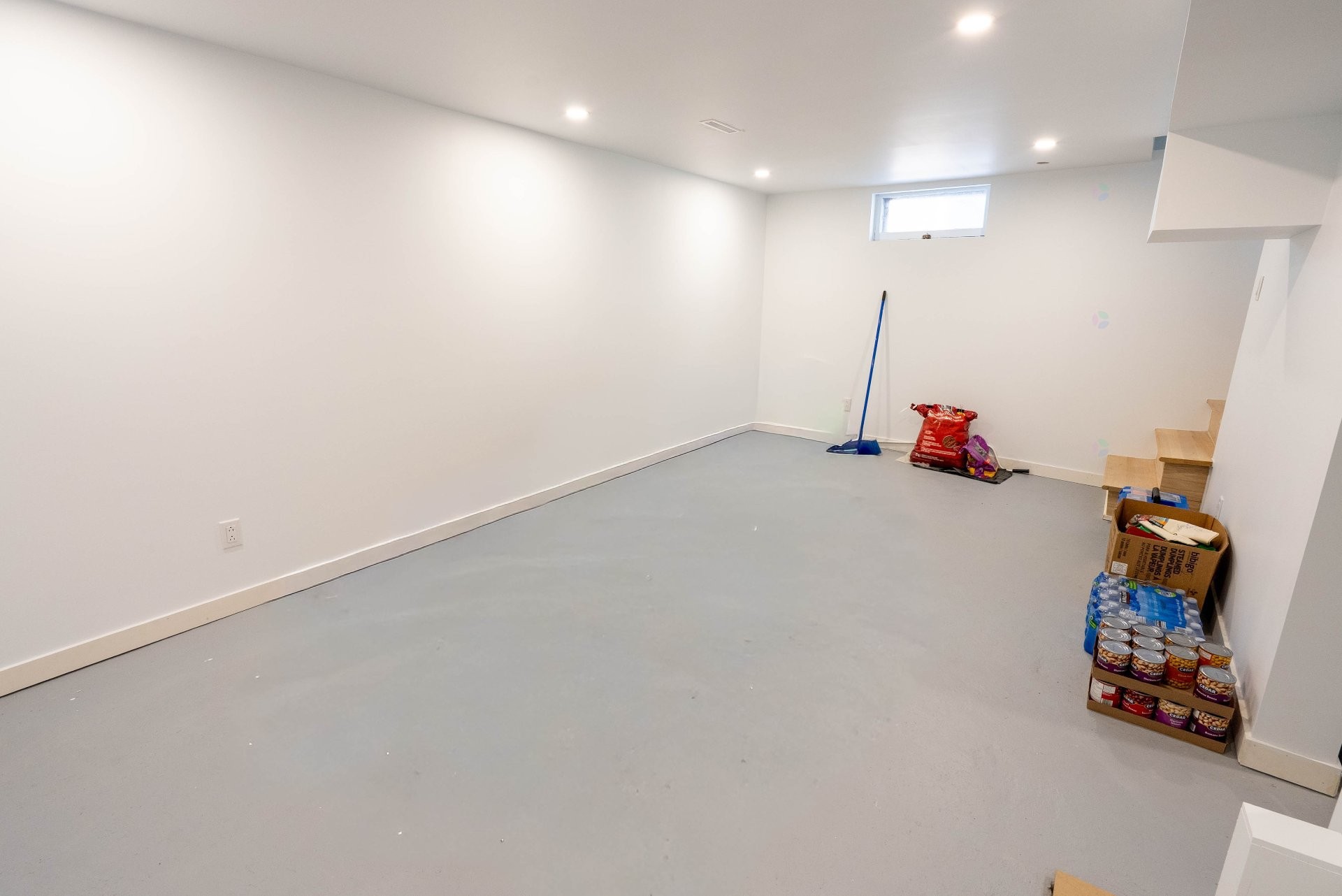 









3876


Rue Nicole

,
Laval (Fabreville),




QC
H7P1L1

