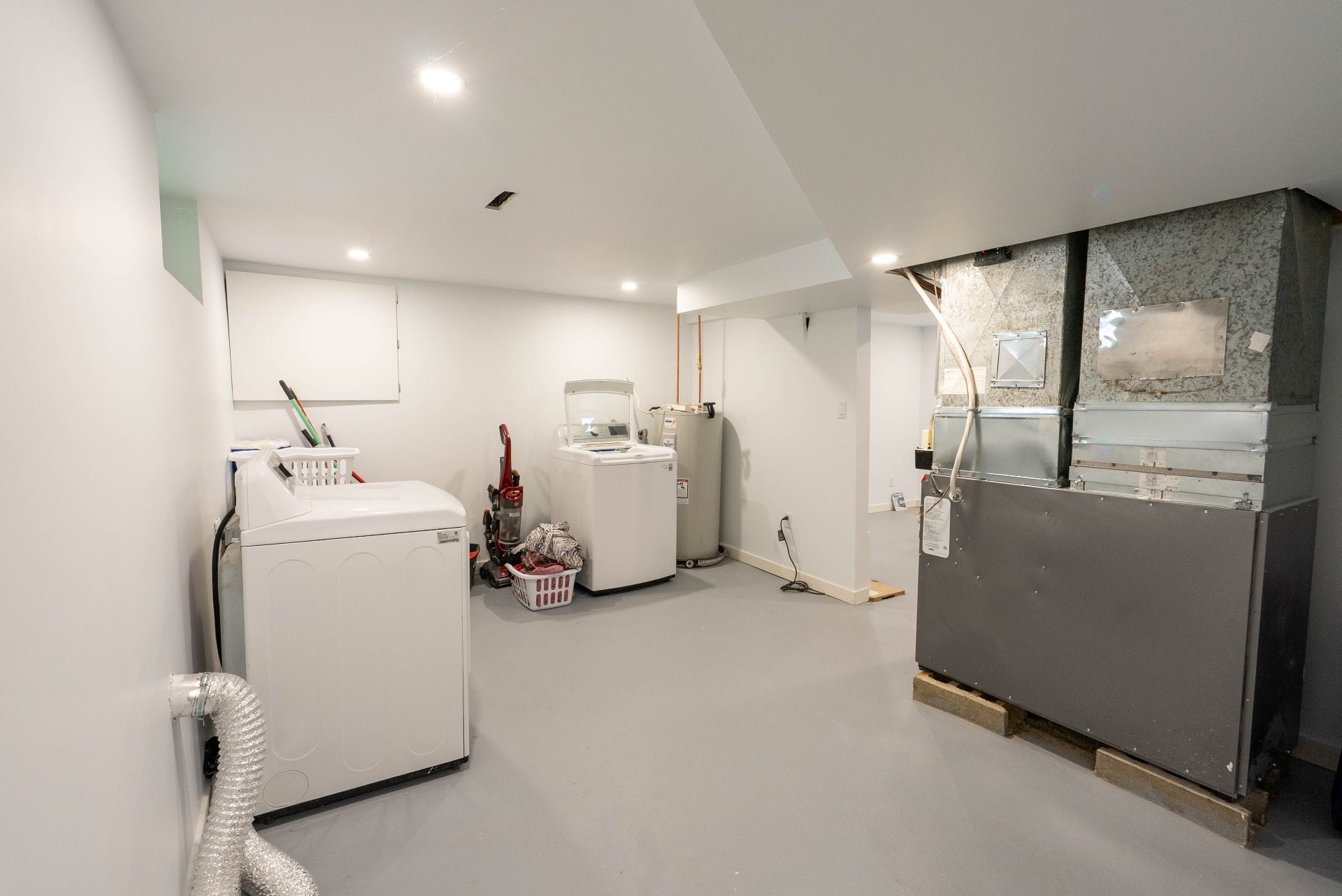 









3876


Rue Nicole

,
Laval (Fabreville),




QC
H7P1L1

