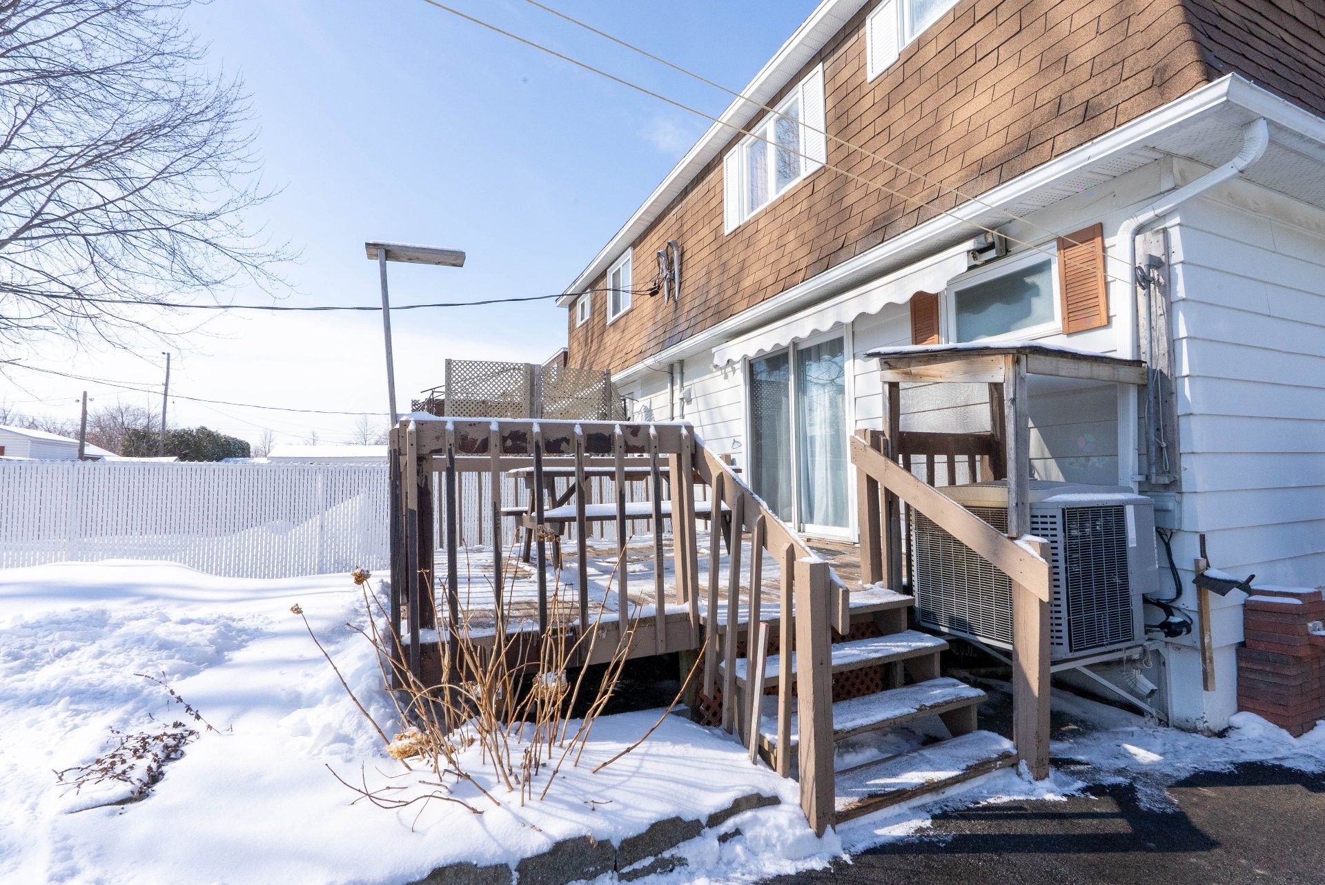 









3876


Rue Nicole

,
Laval (Fabreville),




QC
H7P1L1


