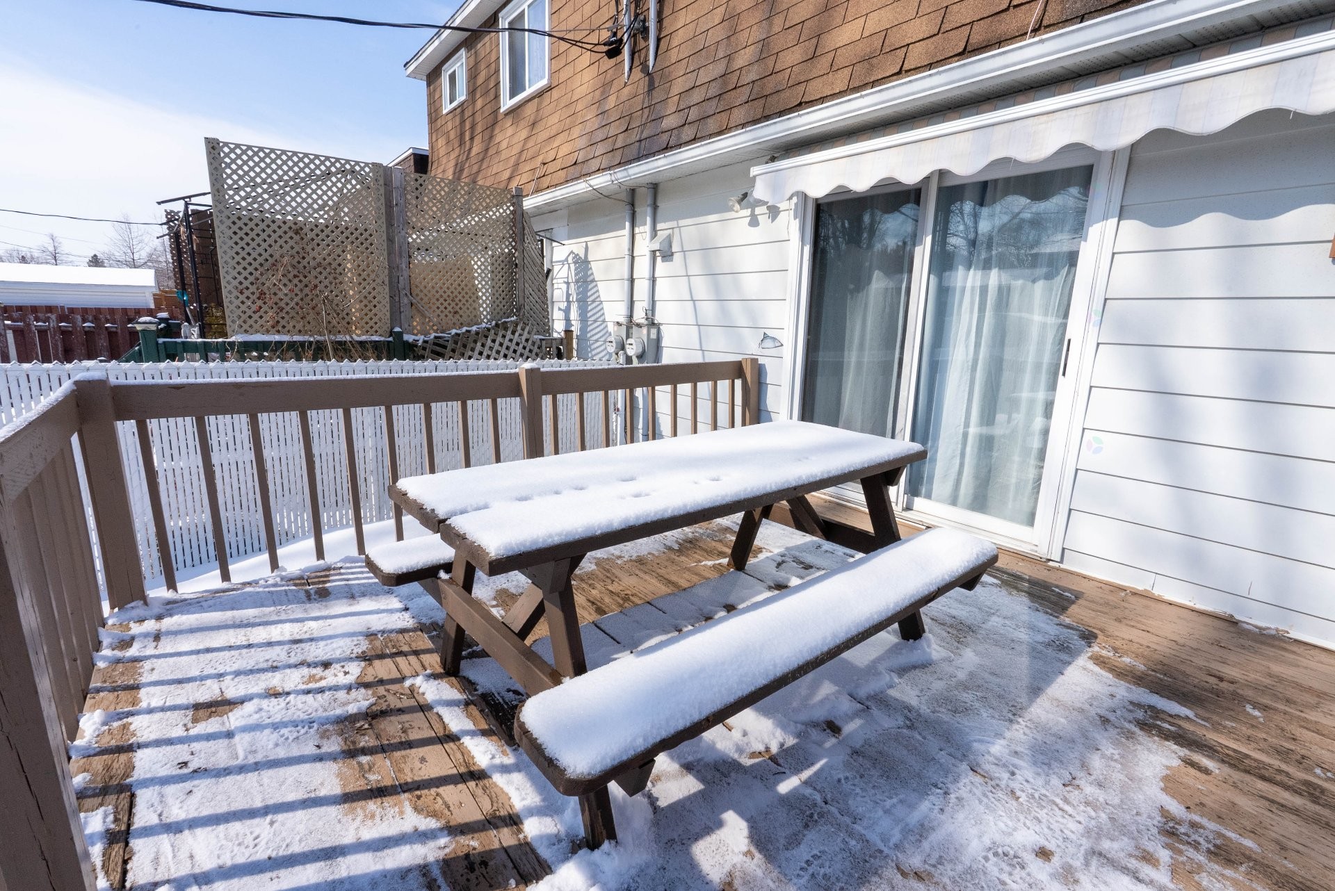 









3876


Rue Nicole

,
Laval (Fabreville),




QC
H7P1L1

