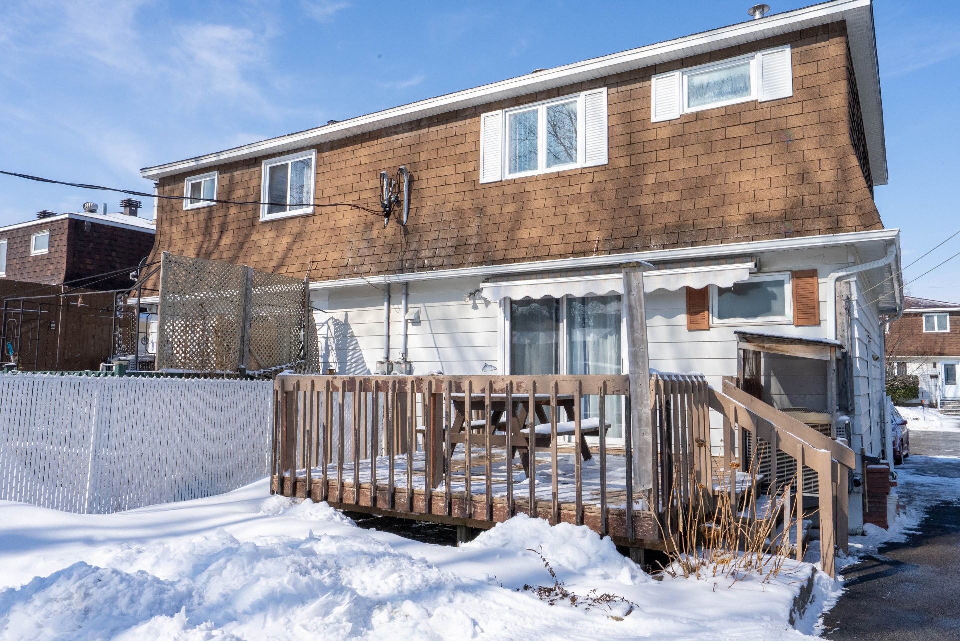 









3876


Rue Nicole

,
Laval (Fabreville),




QC
H7P1L1

