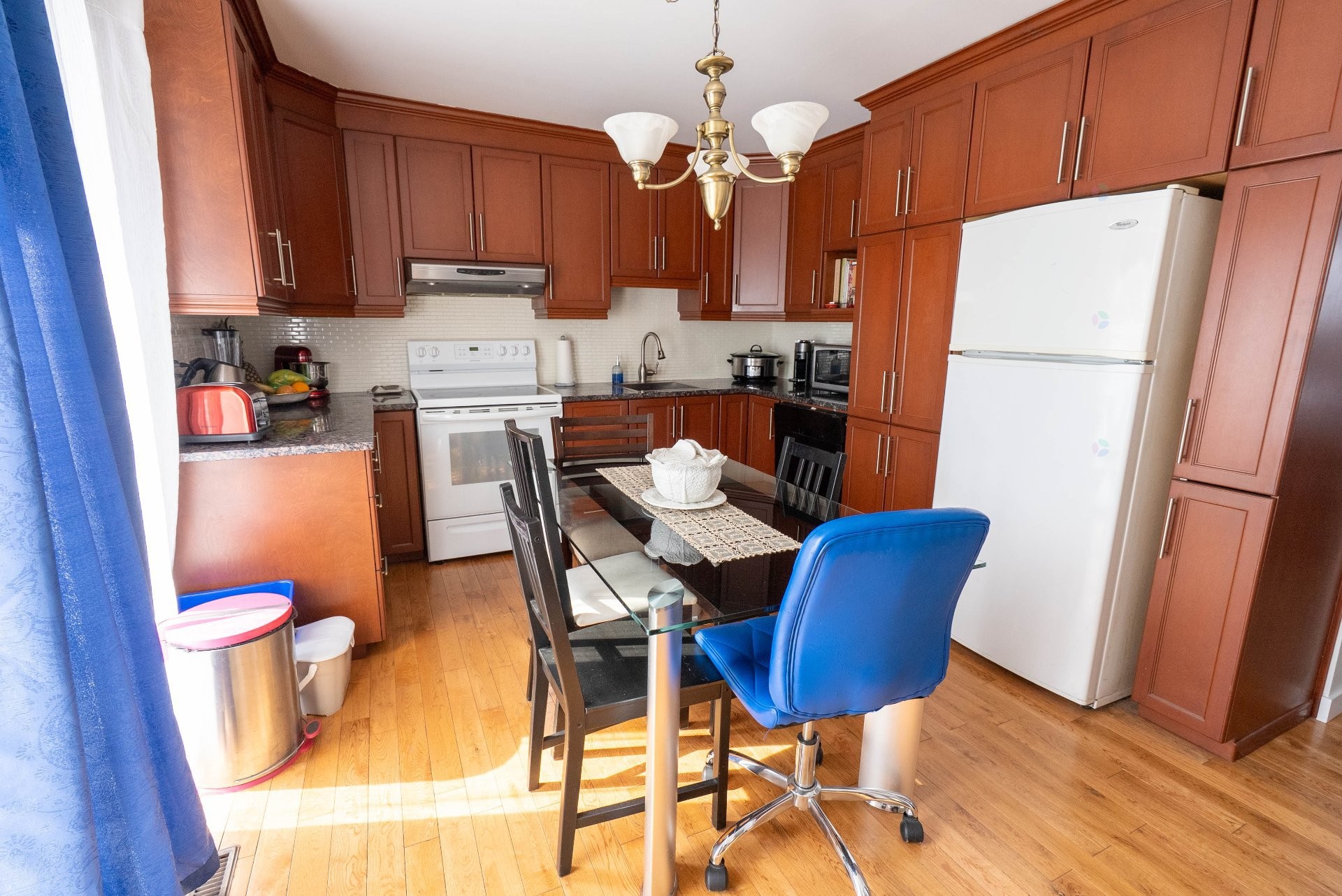 









3876


Rue Nicole

,
Laval (Fabreville),




QC
H7P1L1

